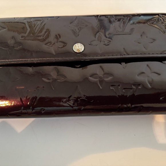 Handbags - Authentic Louis Vuitton Sarah Wallet – Monogram Vernis Leather Amarante TH4078